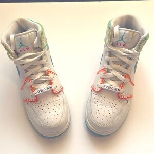 Air Jordan 1 mid, barely worn. Size 6.5Y